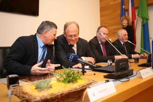 PODPIS POGODBE  FOTO LJUBO VUKELIČ 25s